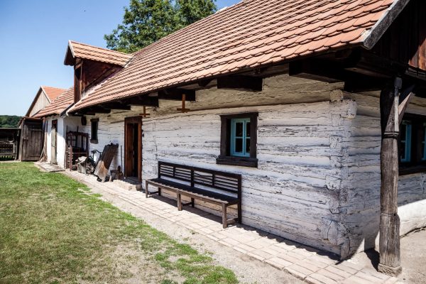 Lidová architektura ve skanzenu Přerov nad Labem, léto