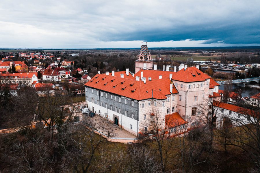 Letecký pohled na zámek Brandýs nad Labem