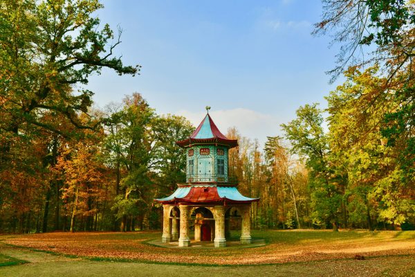 Zámek Vlašim – park, čínský pavilon, podzim