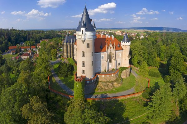 Jižní křídlo s Velkou věží na zámku Žleby