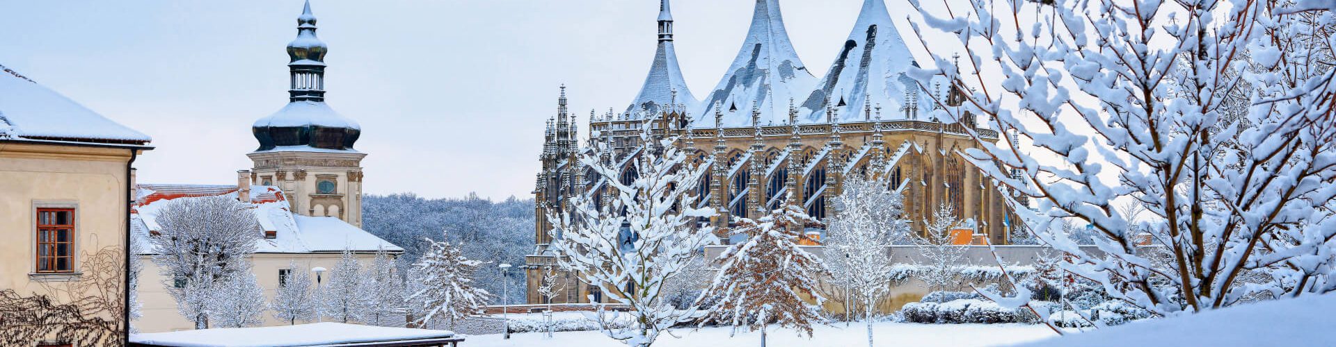 Kutná Hora, Chrám sv. Barbory, exteriér v zimě