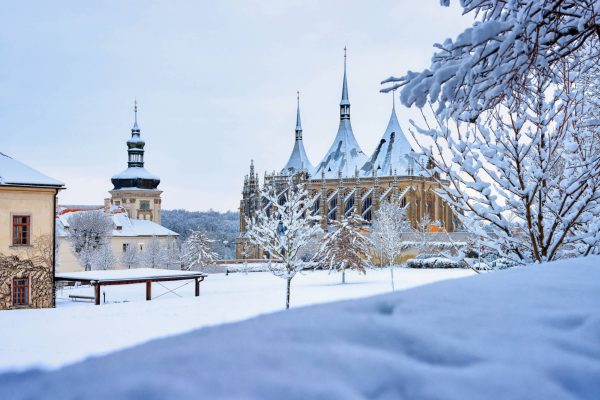 Kutná Hora, Chrám sv. Barbory, exteriér v zimě