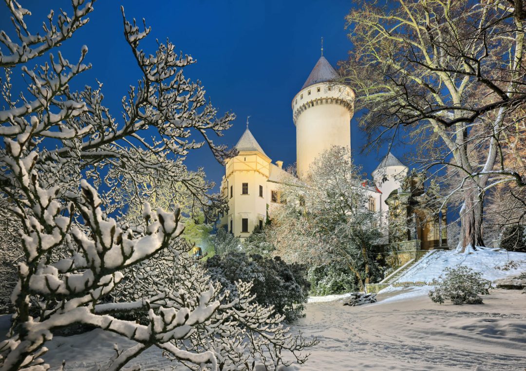 Zámecká věž na zámku Konopiště v zimě
