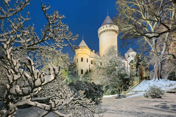 Zámecká věž na zámku Konopiště v zimě
