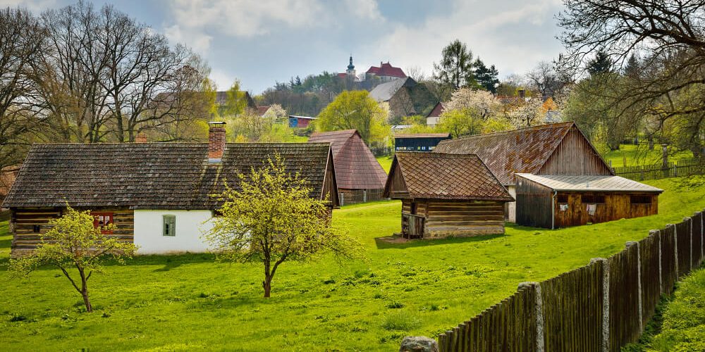 Skanzen Vysoký Chlumec, léto, lidová architektura