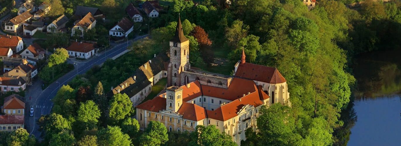 Letecký pohled na Sázavský klášter