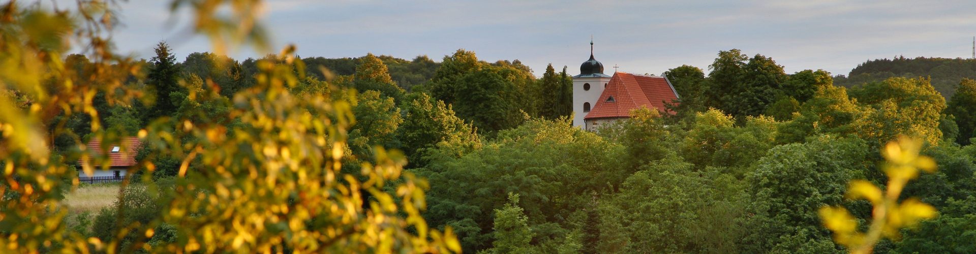 Levý Hradec a kostel sv. Klementa