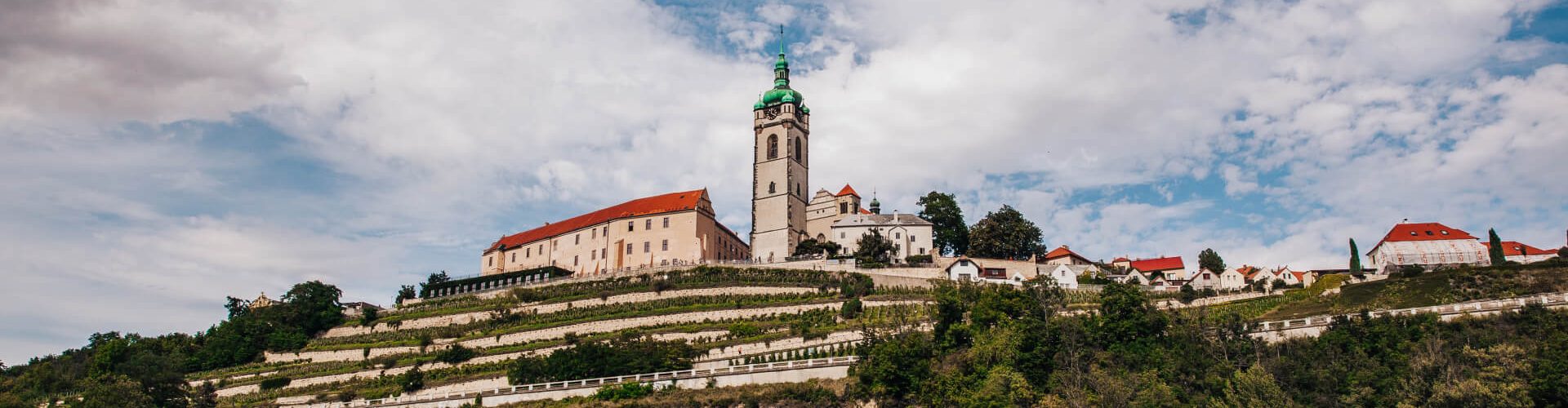 Pohled od Labe na kostel sv. Petra a Pavla a Zámek Mělník