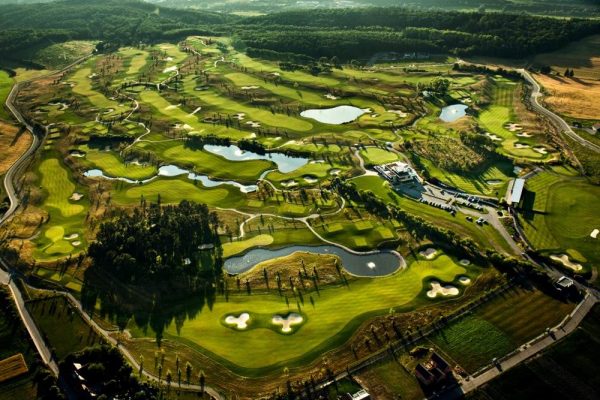 Letecký pohled na areál Resortu Albatross Golf