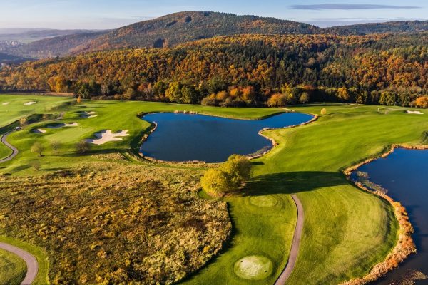 Letecký pohled na green Golf Clubu Beroun