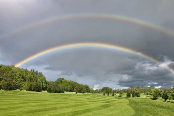 Duha nad greenem v Loreta Golf Club Pyšely