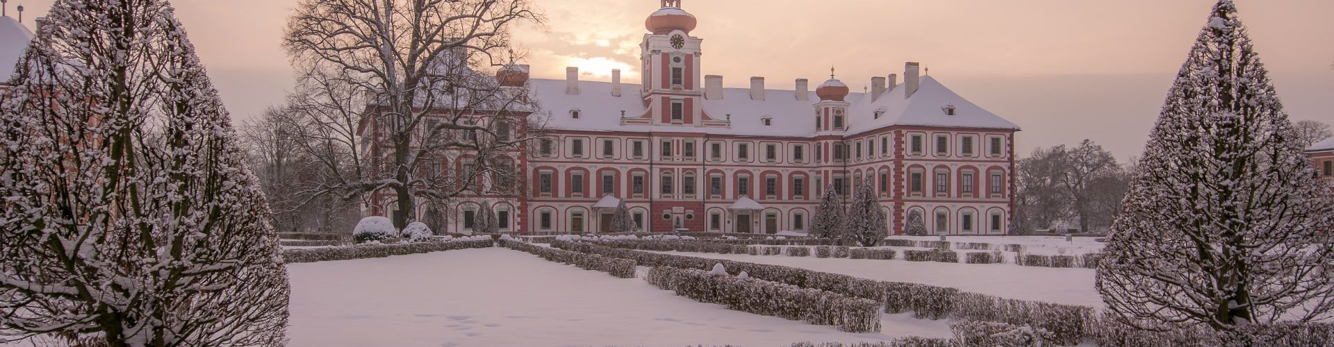 Zámek Mnichovo Hradiště v zimě