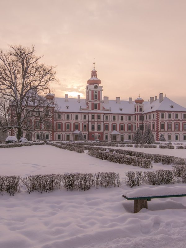 Zámek Mnichovo Hradiště v zimě