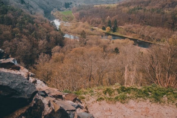 Výhled na řeku Berounku od zříceniny hradu Týřov