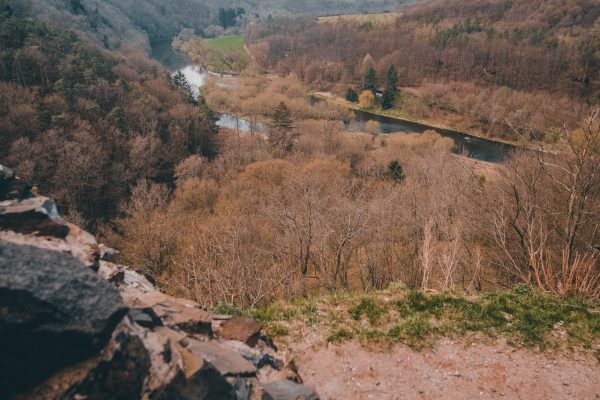 Výhled na řeku Berounku od zříceniny hradu Týřov