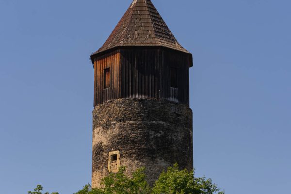 Věž hradu Pirkštejn