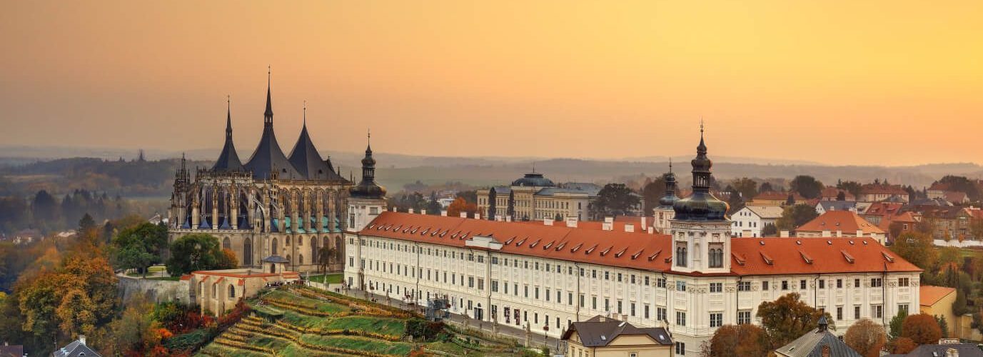 Chrám sv. Barbory a GASK v Kutné Hoře na podzim