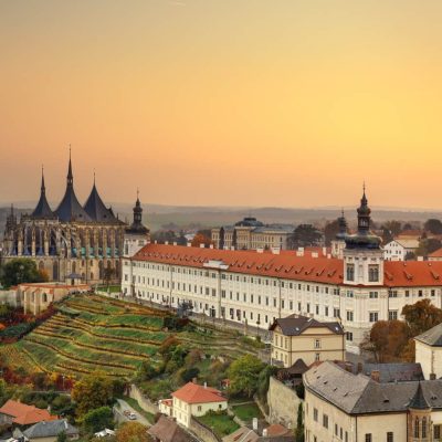 Chrám sv. Barbory a GASK v Kutné Hoře na podzim