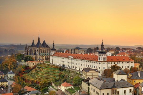 Chrám sv. Barbory a GASK v Kutné Hoře na podzim