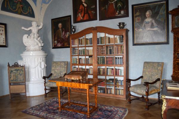 Knihovna na zámku Mníšek pod Brdy