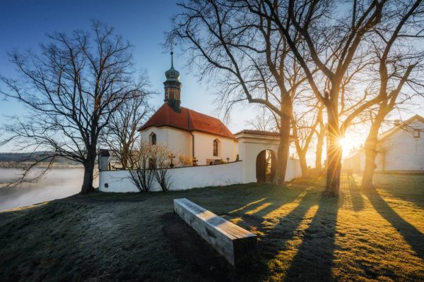 Kostel sv. Jana Nepomuckého v Tetíně