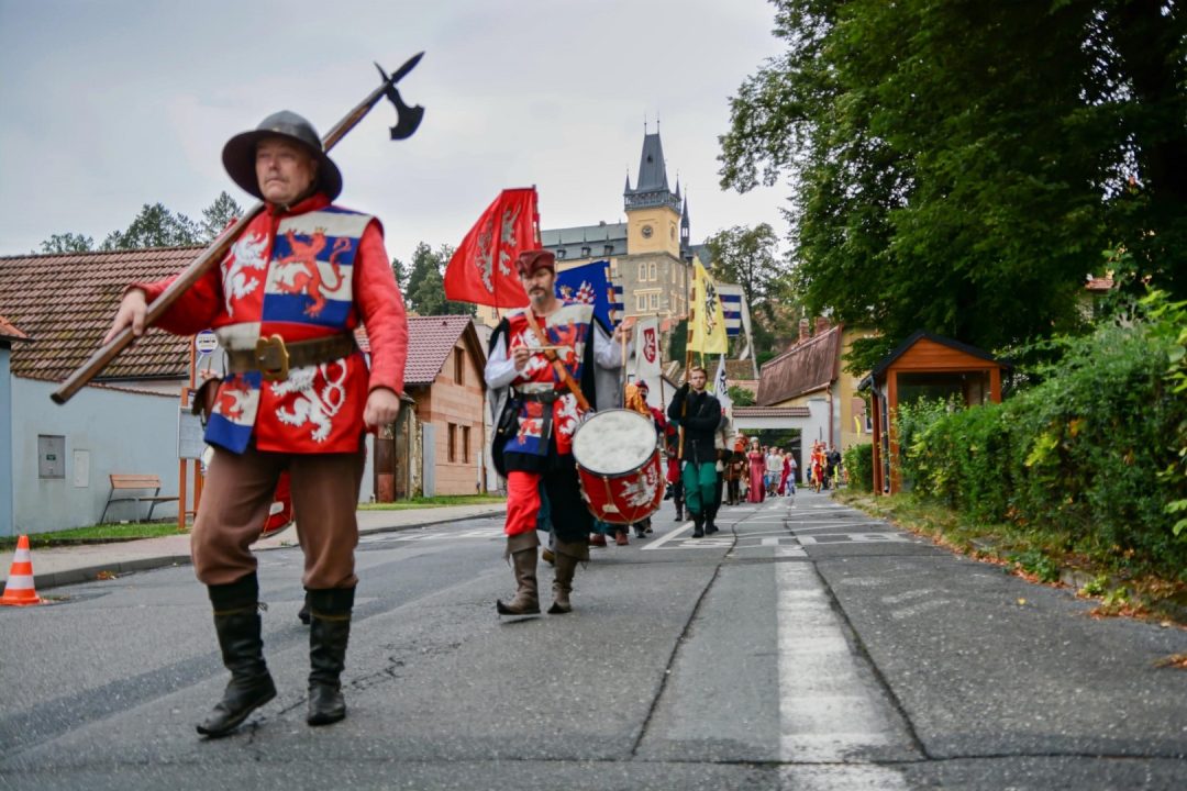 historické akce, průvod, zámek Zruč nad Sázavou