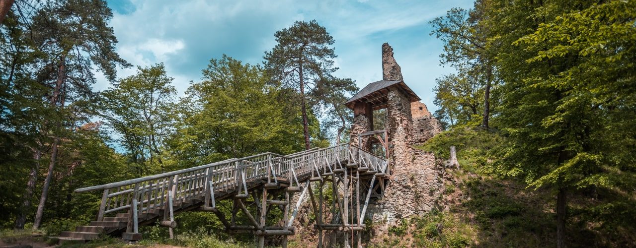 Zřícenina hradu Zlenice (Hláska) u Senohrab